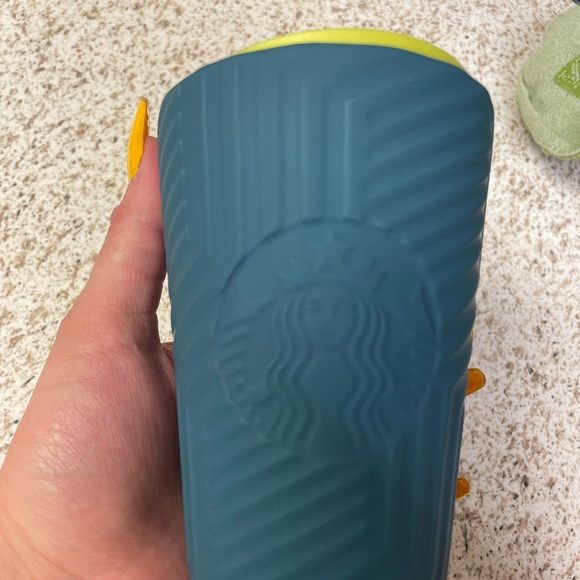 New 2024 Starbucks Winter Collection
Geometric Blue Ceramic Tumbler (12 oz) - Picture 3 of 6